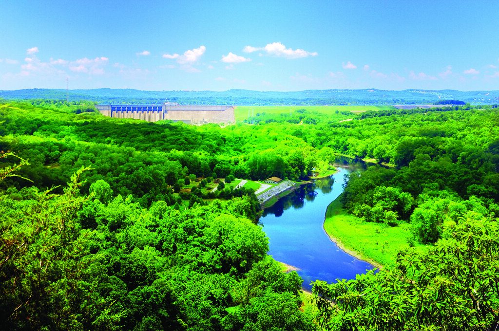 What activities does Table Rock Lake offer near the area at Thousand Hills Resort Hotel in Branson Missouri